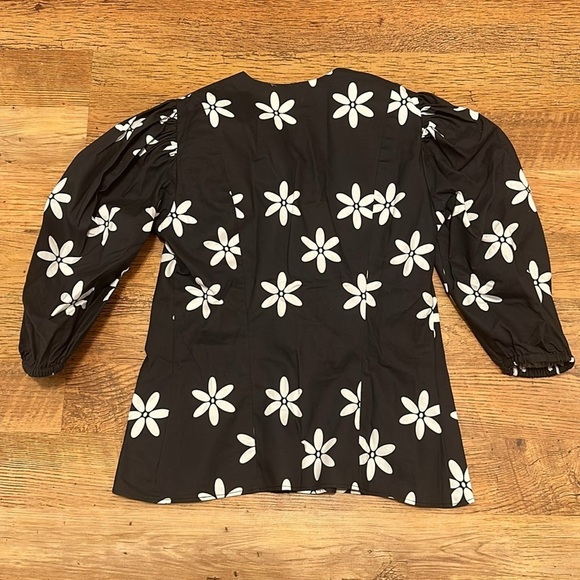 Phoebe Grace Flower V Neck Button Down Fitted Top Puff Quarter Sleeve EE - Picture 2 of 3